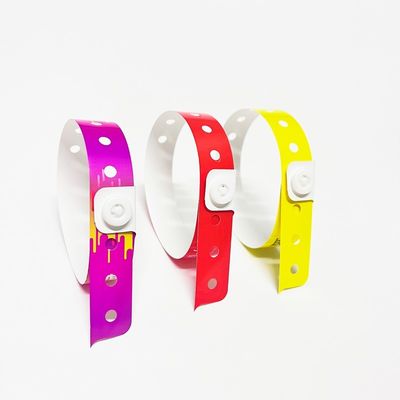 맞춤형 로고 비닐 PVC 팔찌 L 모양 1층 PVC 다채로운 팔찌 프로모션 및 선물 아이템을 위한 팔찌