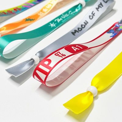 사용자 지정 로고 폴리에스터 직물 손목밴드 콘서트 홍보 이벤트 선물 조정 가능한 길이