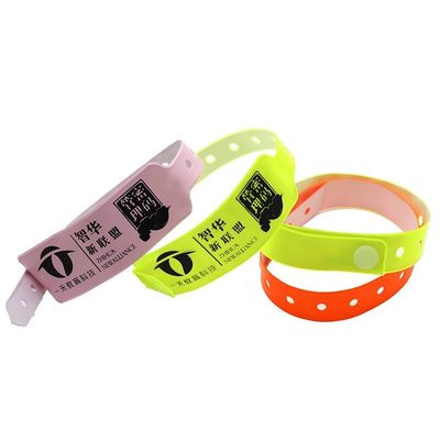 일회용 사용자 지정 손목밴드 네온 형광 색상 플라스틱 비닐 PVC 방수 이벤트 파티 손목밴드 탭