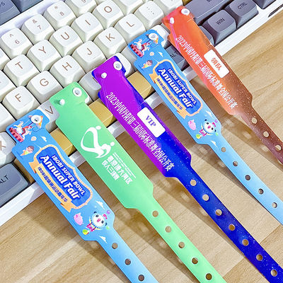 맞춤형 프로모션 선물 아이템 팔찌 로고 인쇄 비닐 PVC 1층 방수 다채로운 종이 팔찌